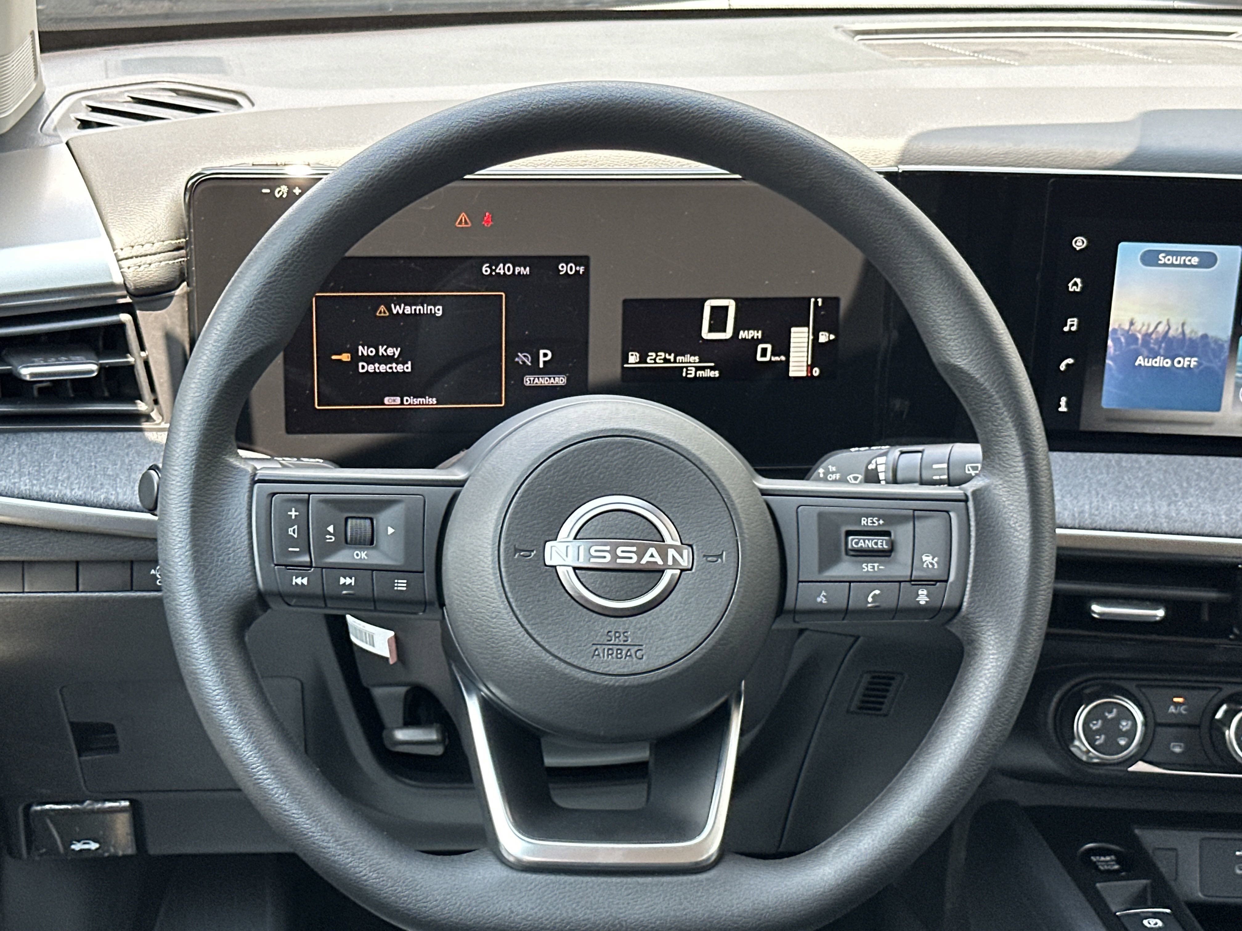 2025 Nissan Kicks SV photo 9