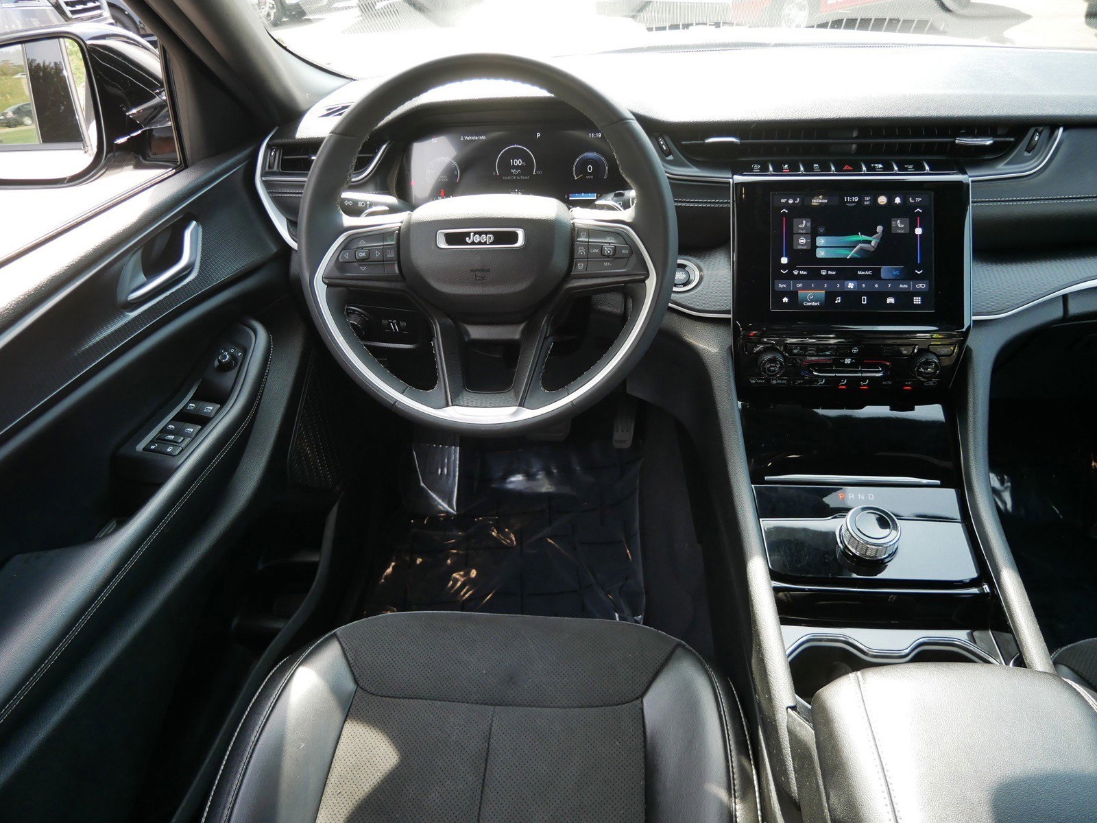 2023 Jeep Grand Cherokee Altitude photo 12