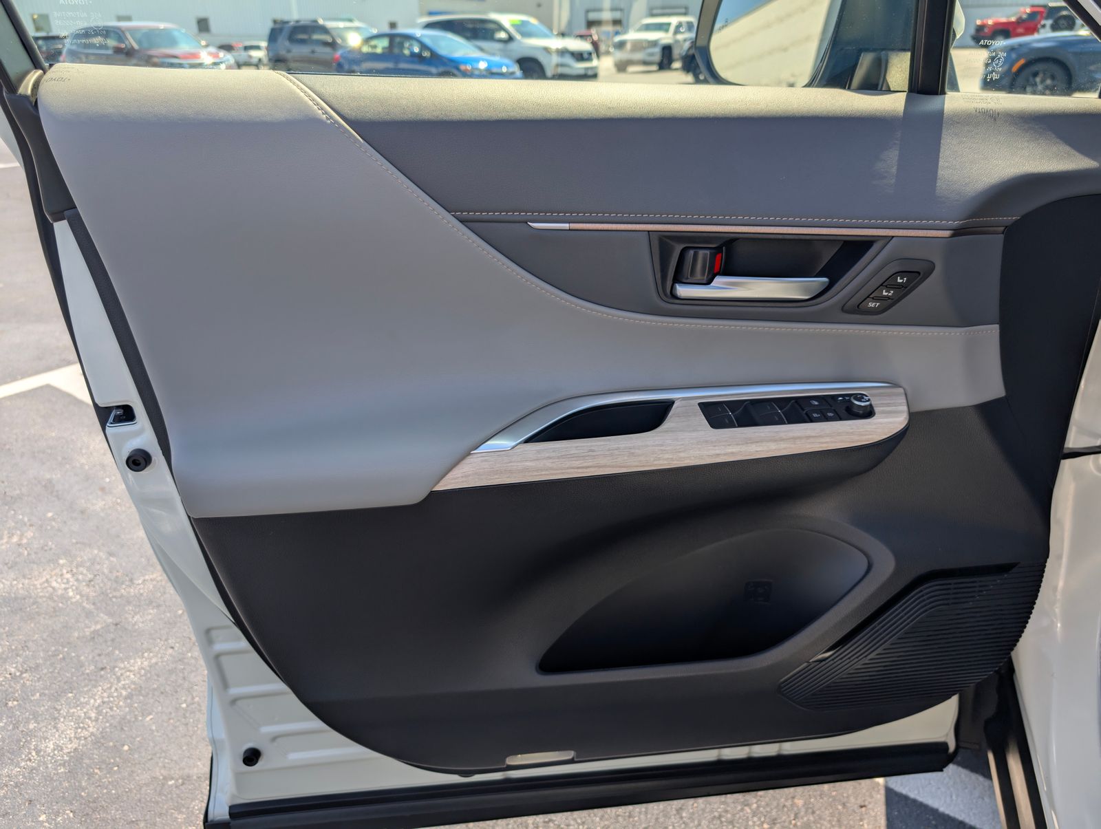 2022 Toyota Venza XLE photo 11