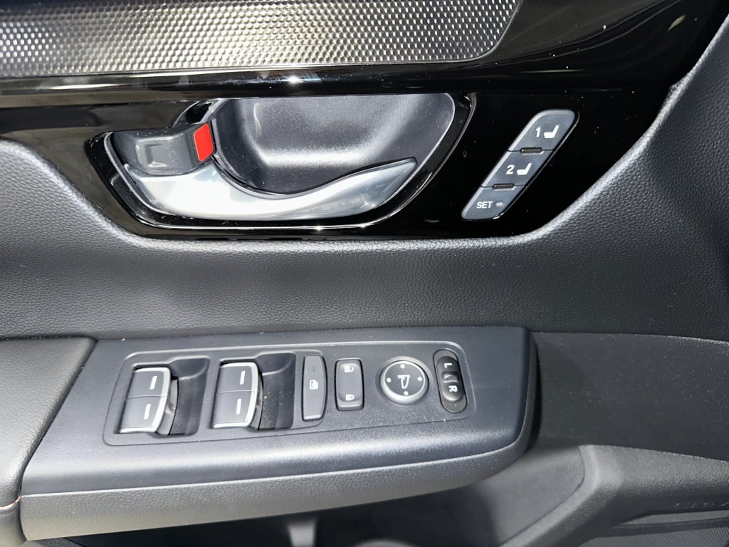 2025 Honda CR-V Hybrid Sport Touring photo 4