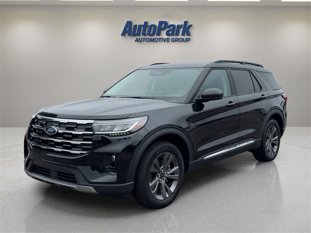 2025 Ford Explorer photo 2