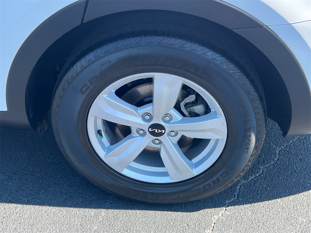 2022 Kia Sorento LX photo 19