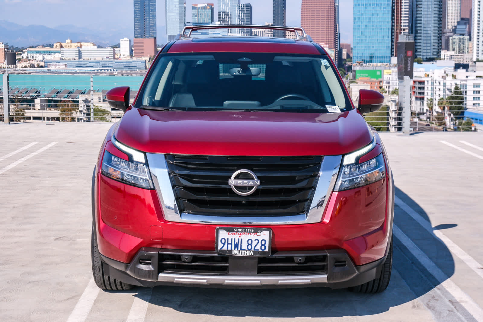 2023 Nissan Pathfinder Platinum photo 2