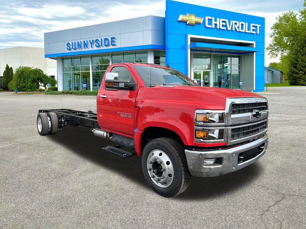2024 Chevrolet Silverado 6500HD LT photo 2
