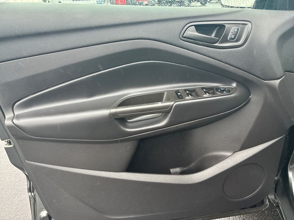 2019 Ford Escape S photo 9