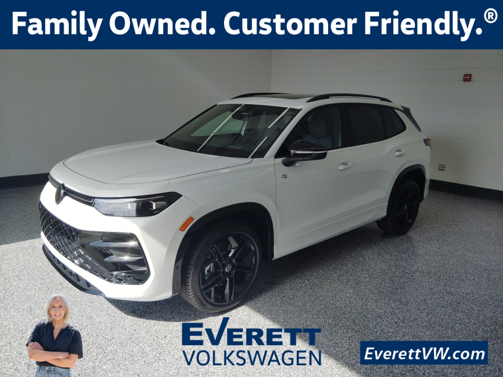 2026 Volkswagen Tiguan SE R-LINE BLACK's photo