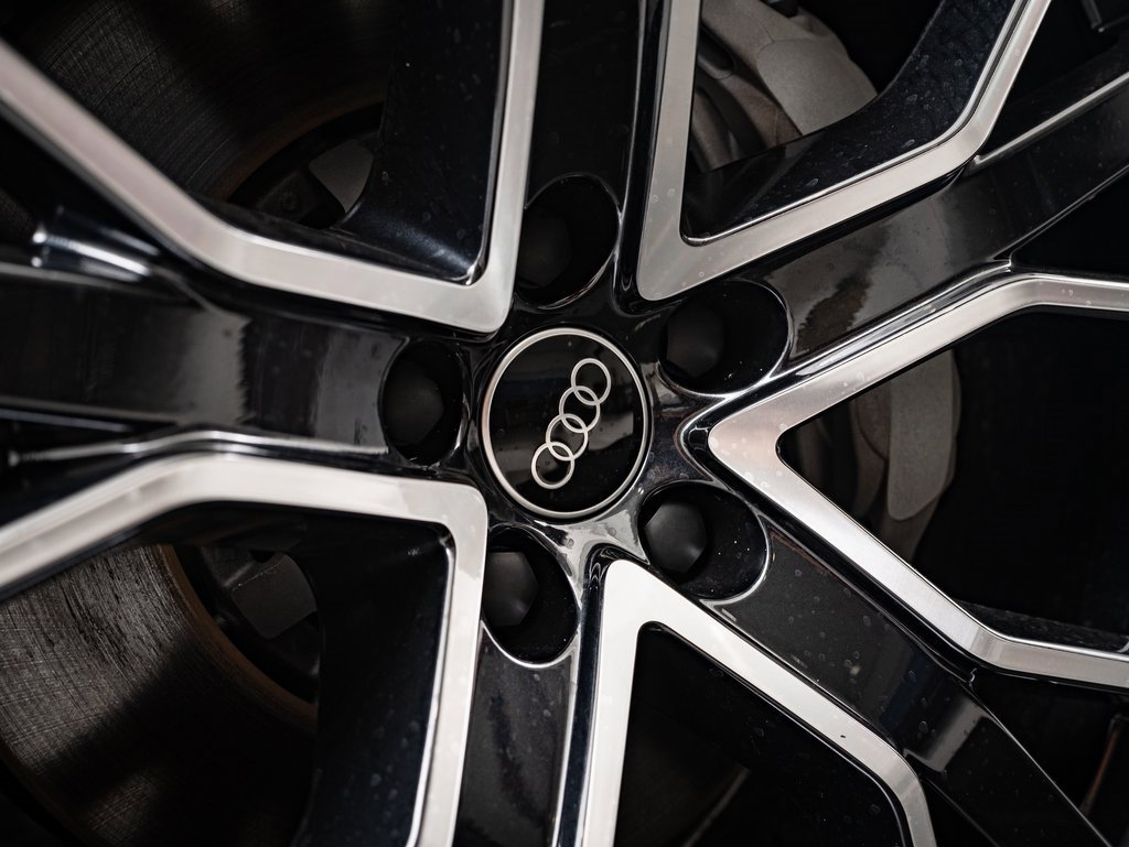 2025 Audi Q7 55 Prestige photo 4