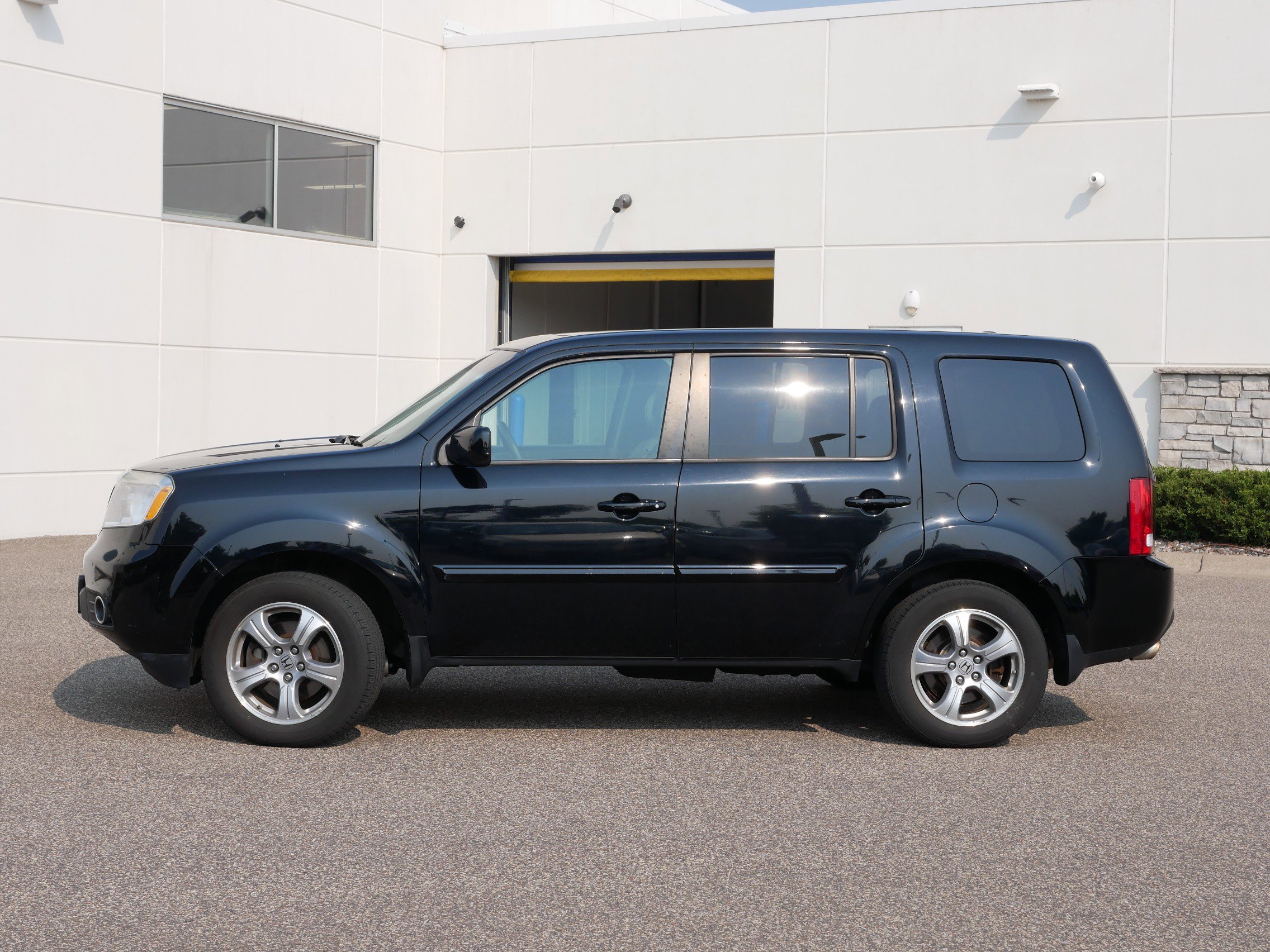 Used 2014 Honda Pilot EX-L with VIN 5FNYF4H5XEB001903 for sale in Coon Rapids, Minnesota