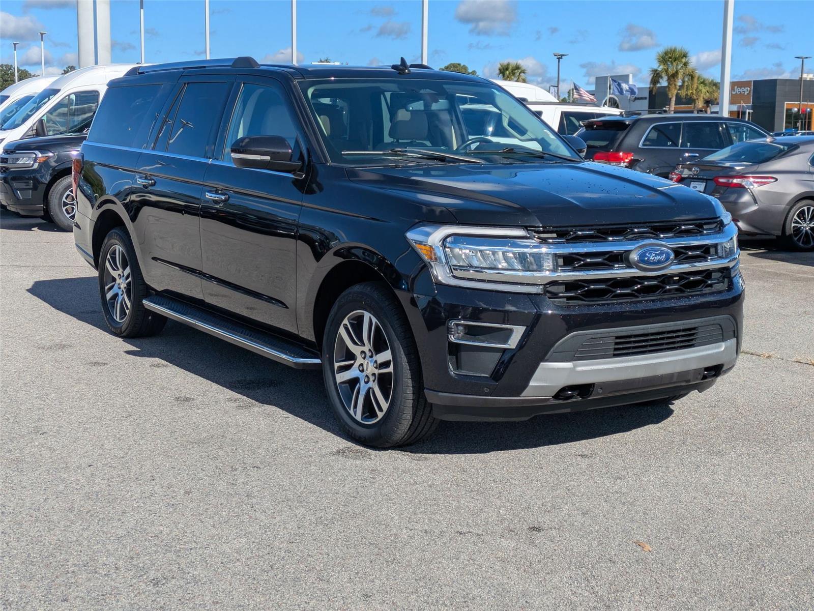 2023 Ford Expedition MAX Limited photo 2
