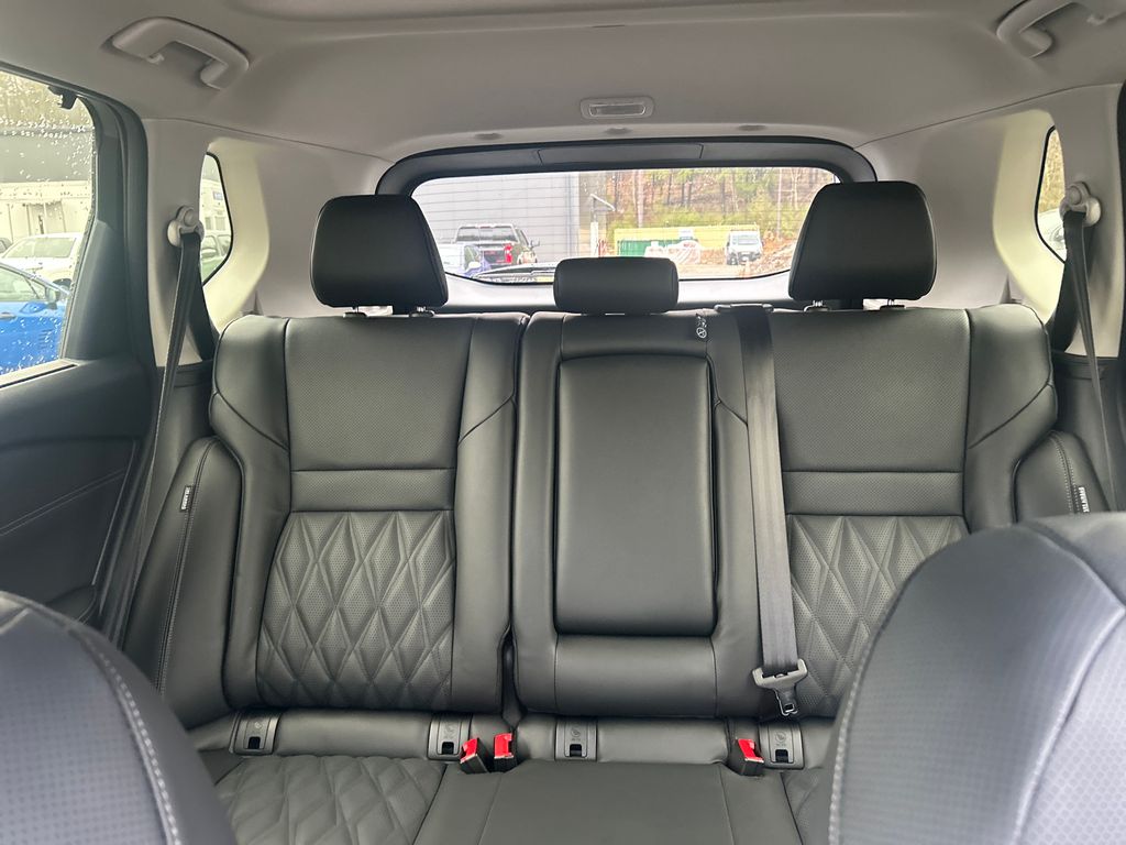 2025 Nissan Rogue Platinum photo 26