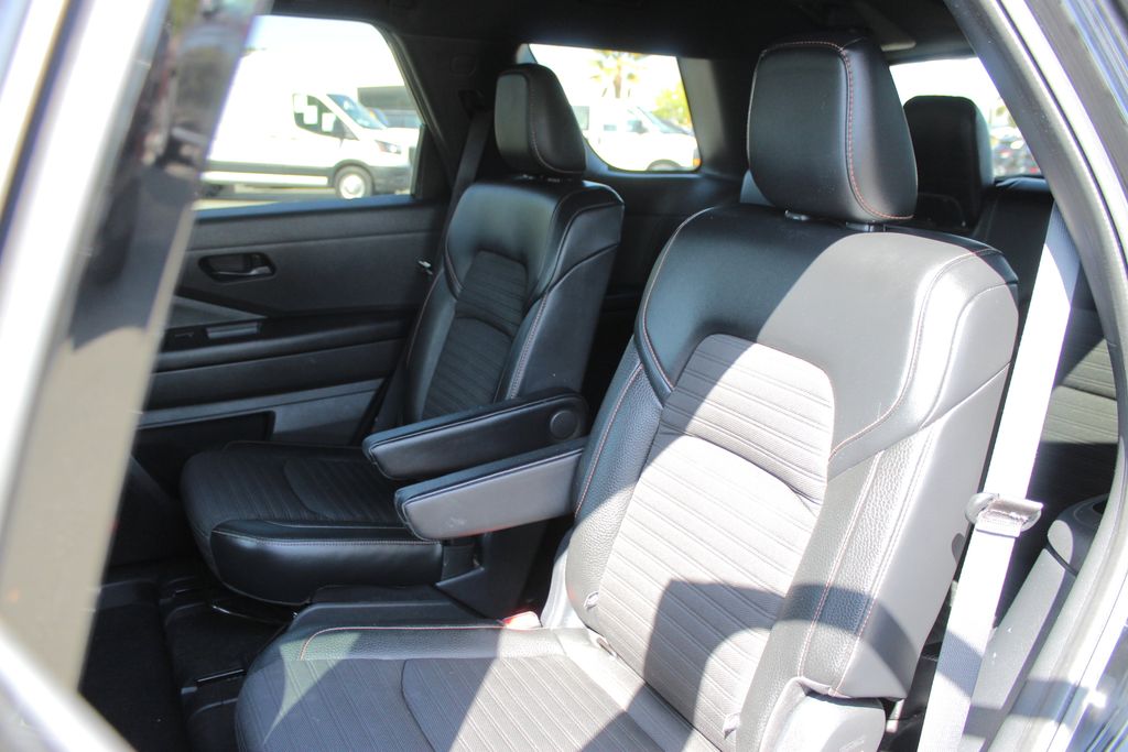 2023 Nissan Pathfinder Rock Creek photo 13