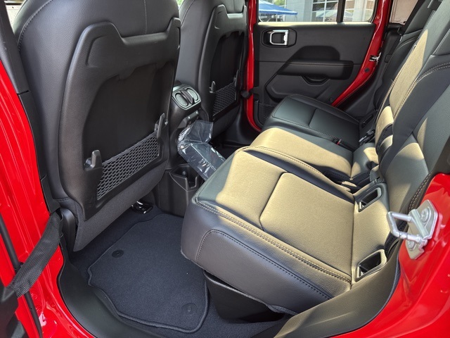 2025 Jeep Gladiator Willys photo 18
