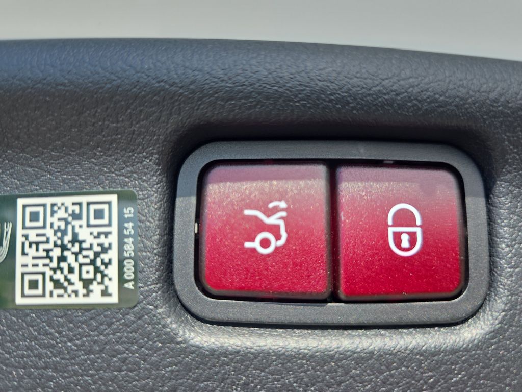 2025 Mercedes Benz C 300 photo 12