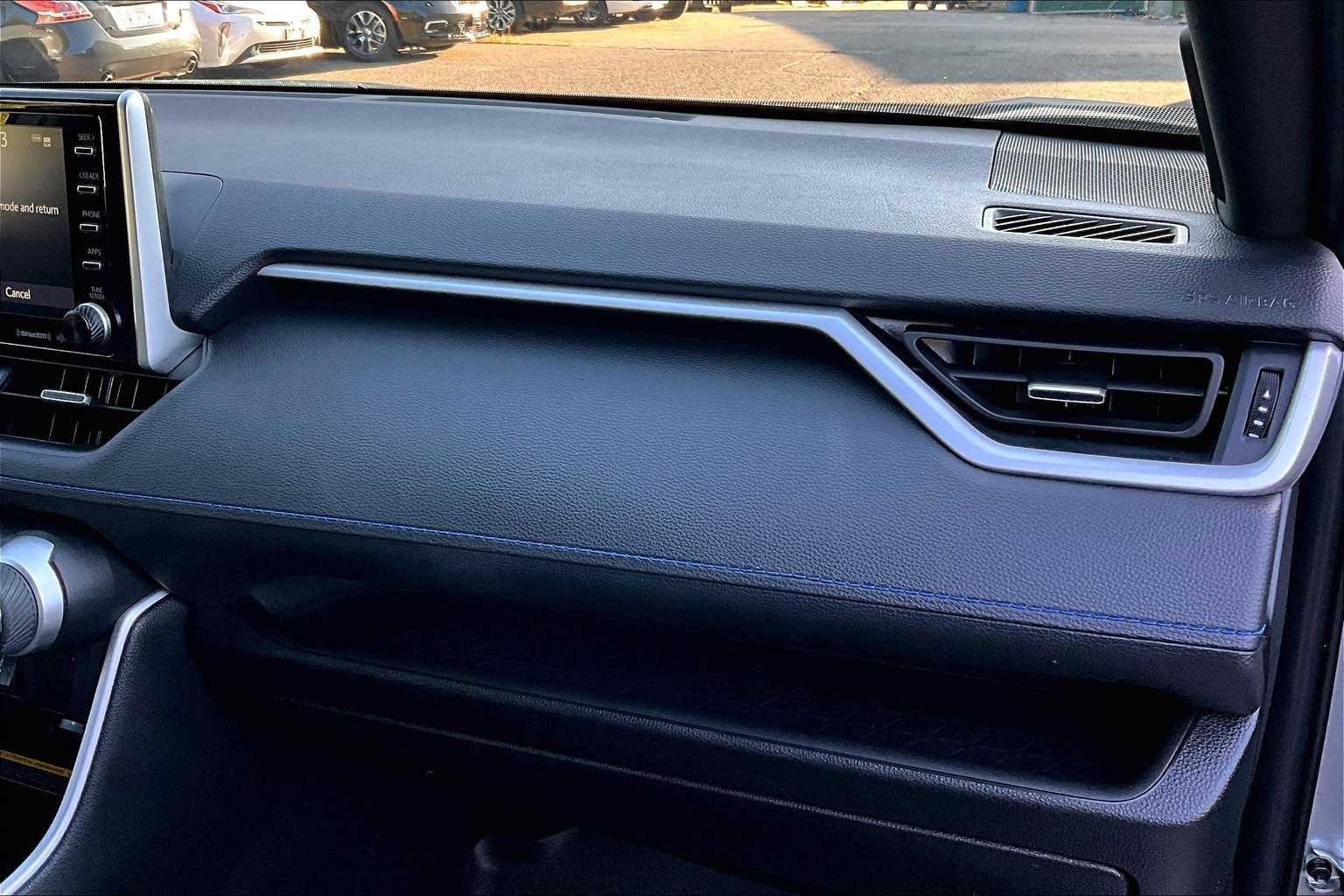 2021 Toyota RAV4 Hybrid XSE photo 17