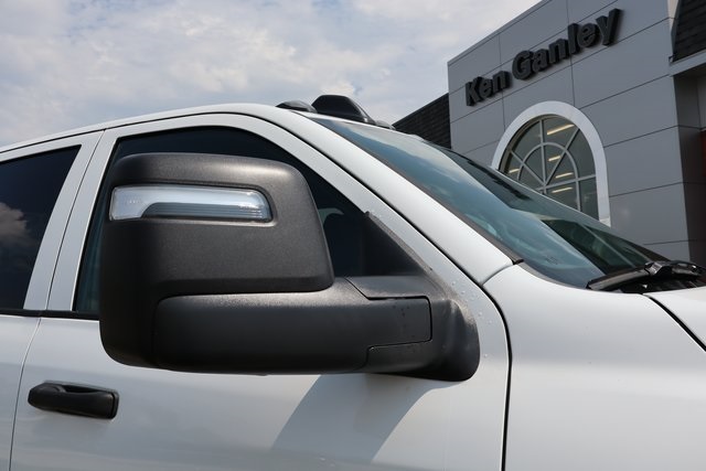 2025 Ram 3500 Tradesman photo 2
