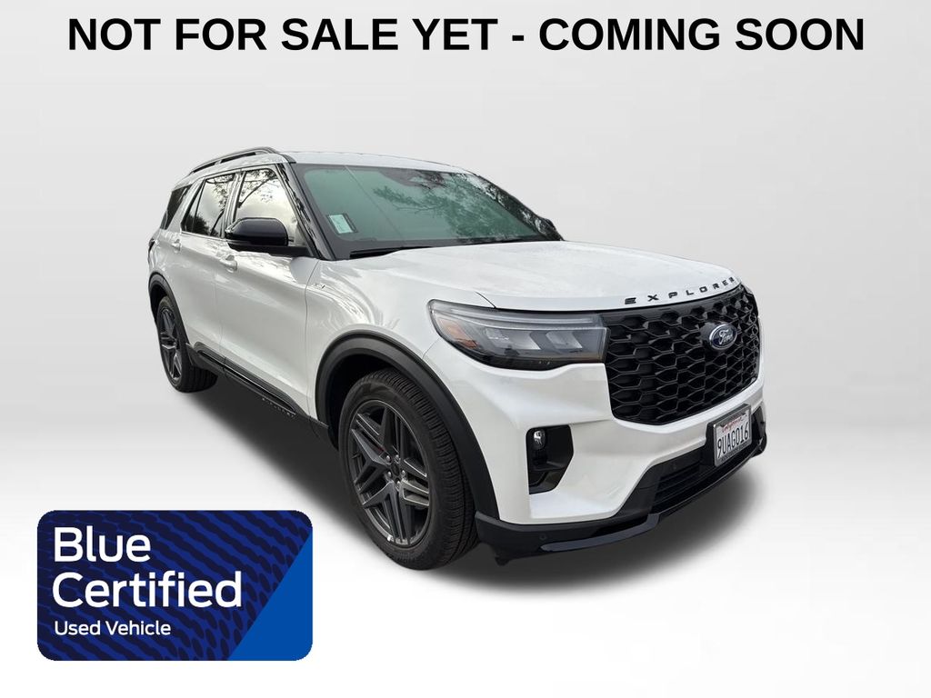 2025 Ford Explorer ST-LINE's photo
