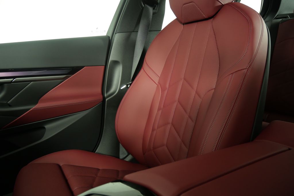 New 2025 Mineral White Metallic BMW eDrive40 image 22