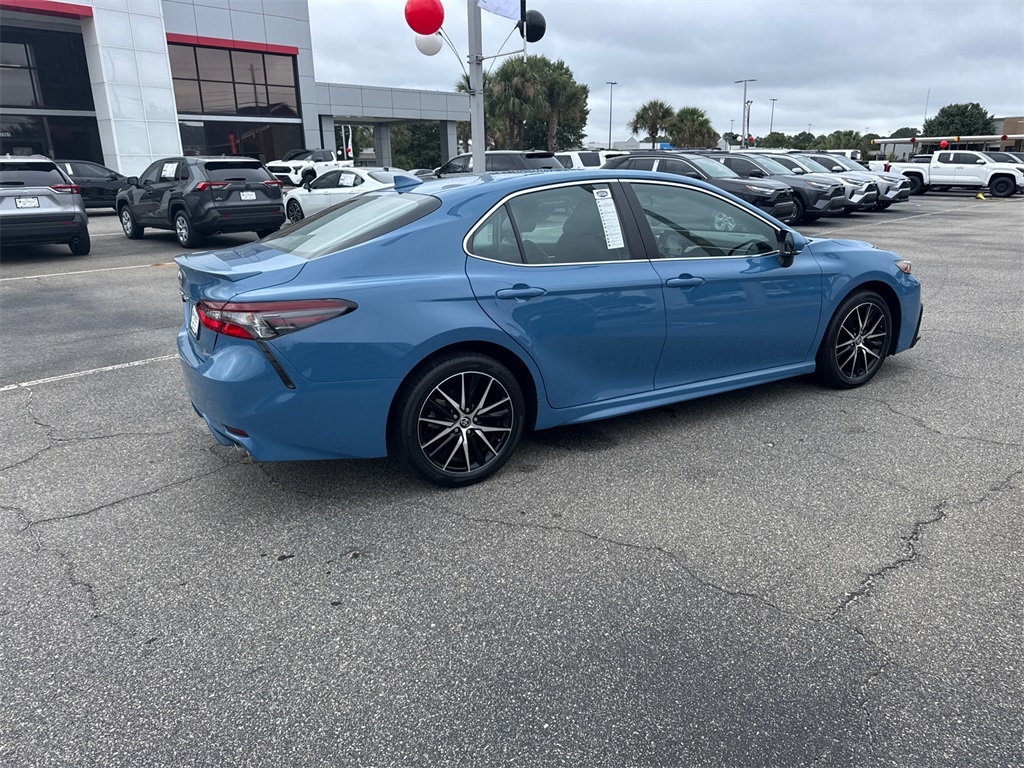 2023 Toyota Camry SE photo 3