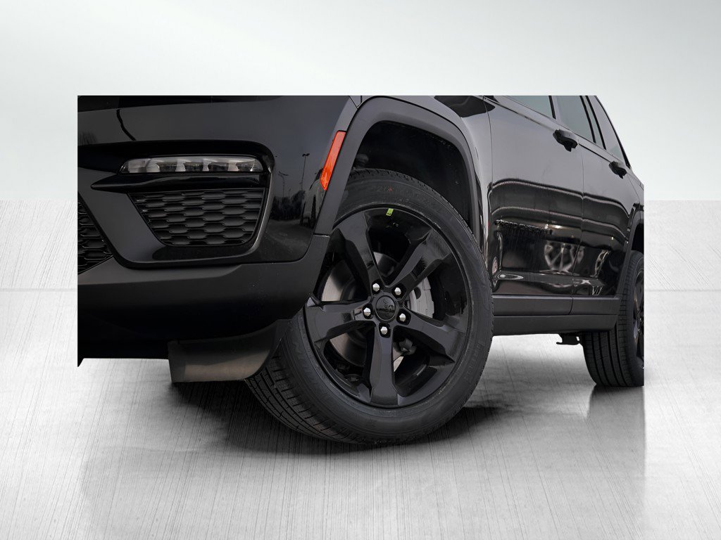 2025 Jeep Grand Cherokee Limited photo 2