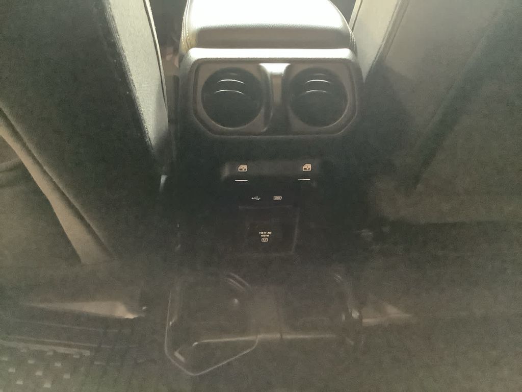 2020 Jeep Wrangler Unlimited Sahara photo 28