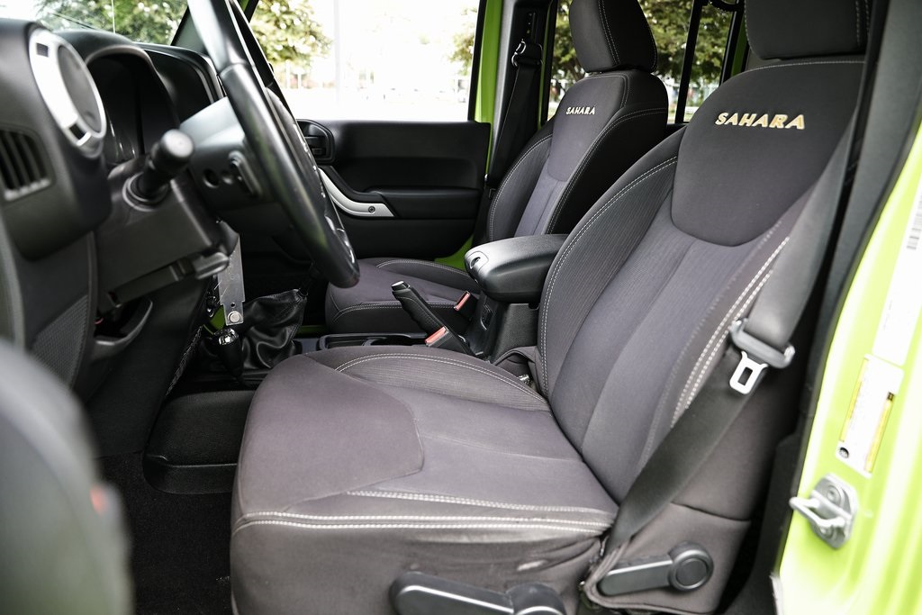 2013 Jeep Wrangler Unlimited Sahara photo 21