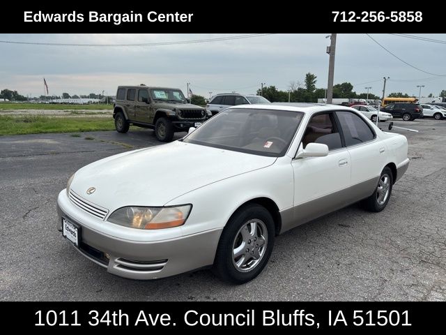 1996 Lexus ES 300 photo 4