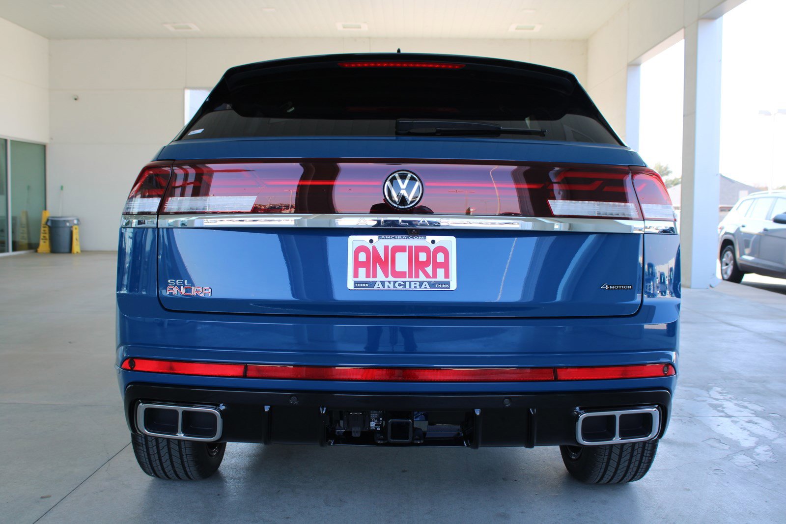 2025 Volkswagen Atlas Cross Sport SEL Premium R-Line photo 4