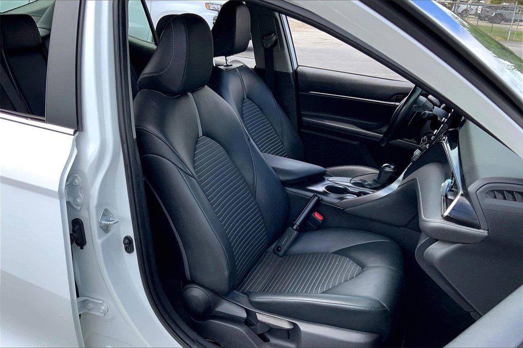 2021 Toyota Camry SE photo 7