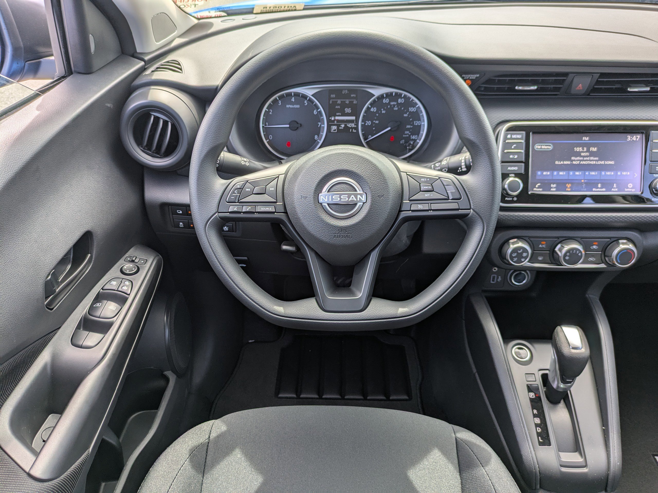 2025 Nissan Kicks Play S photo 7