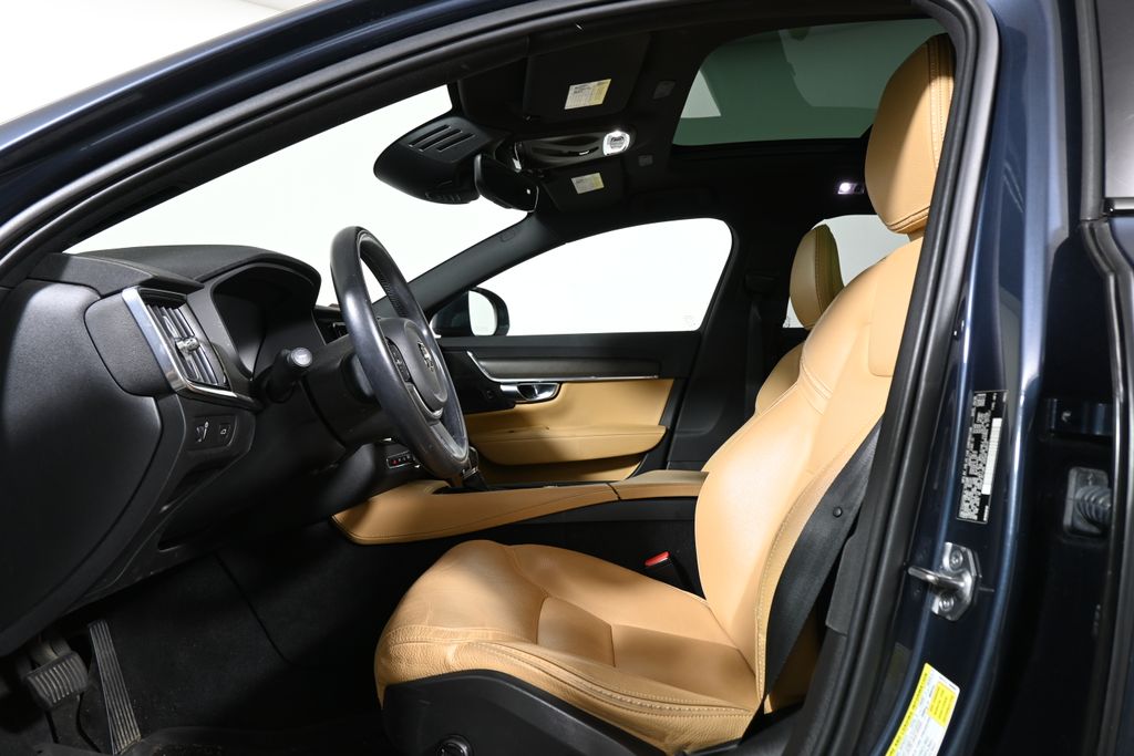 2020 Volvo V90 Cross Country T6 AWD photo 2