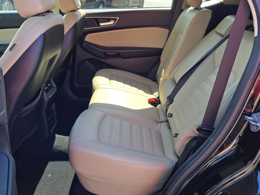 2022 Ford Edge SEL photo 17