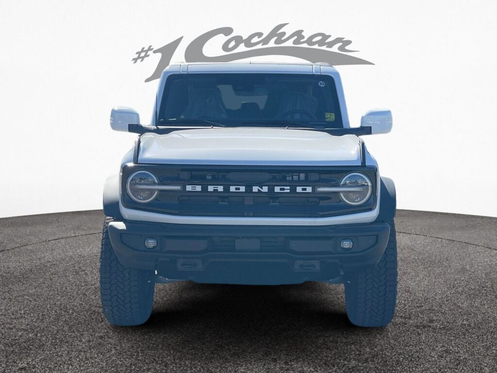 2025 Ford Bronco Outer Banks photo 2