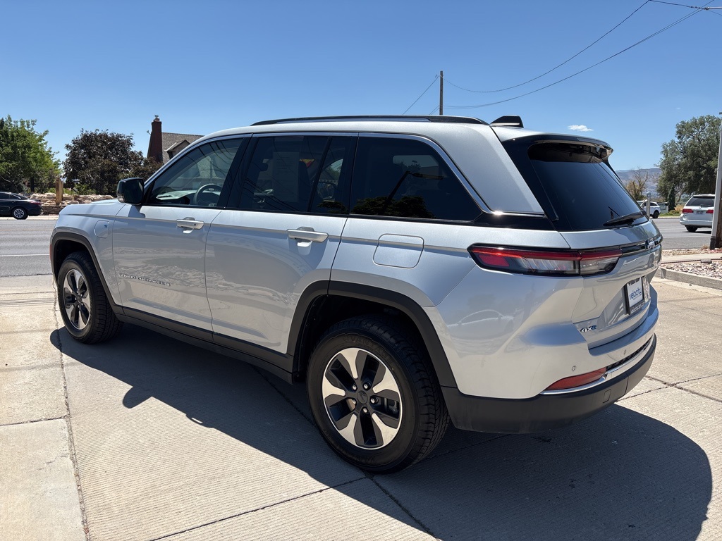 2023 Jeep Cherokee 4xe photo 6
