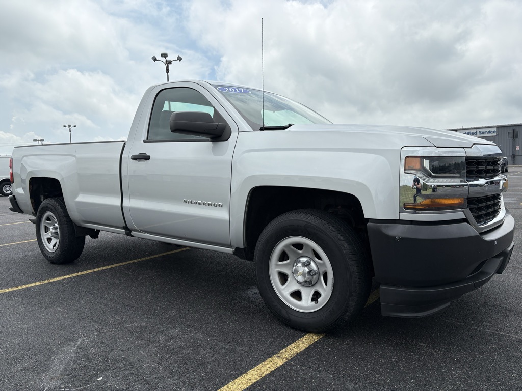 2017 Chevrolet Silverado 1500 photo 3