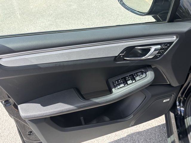 2023 Porsche Macan S photo 12