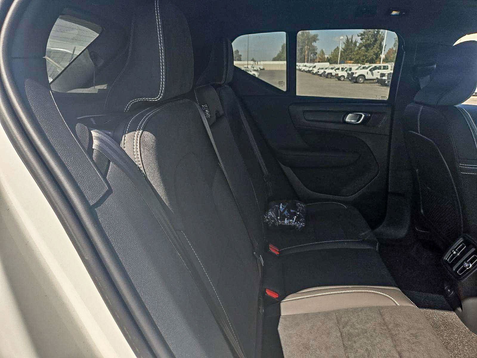 2023 Volvo XC40 Recharge Plus photo 8