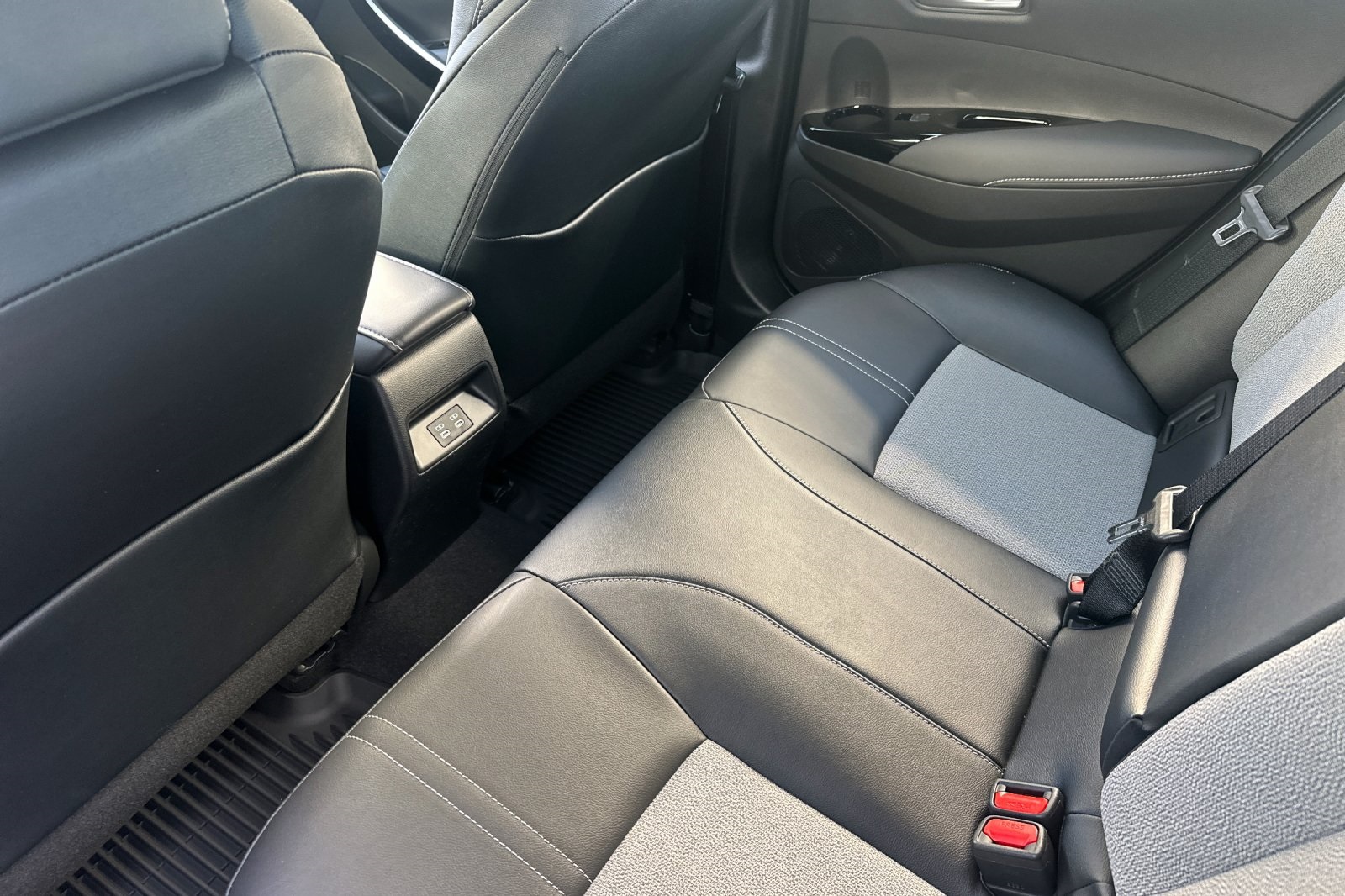 2025 Toyota Corolla XSE photo 12