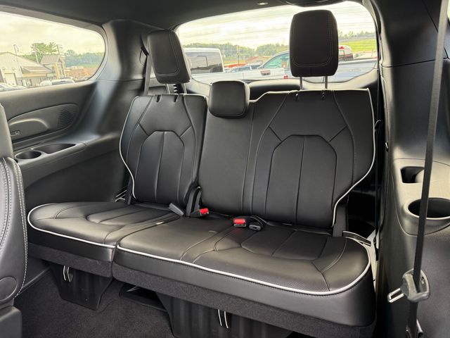 2026 Chrysler Pacifica Limited photo 6