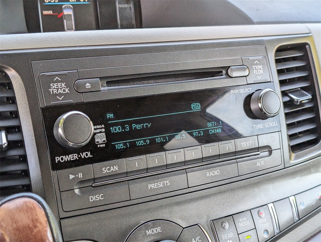 2014 Toyota Sienna XLE photo 27