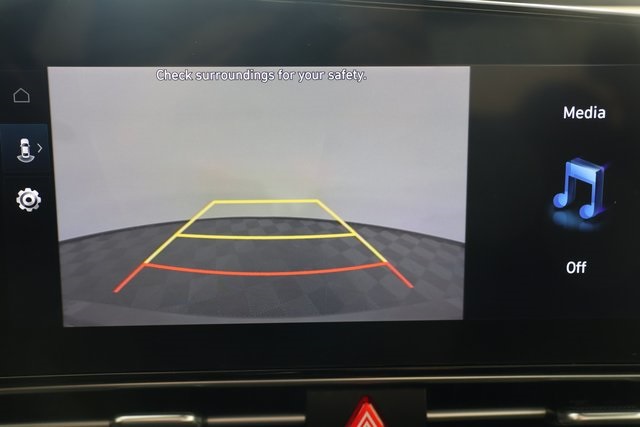 2023 Hyundai Elantra SEL photo 16