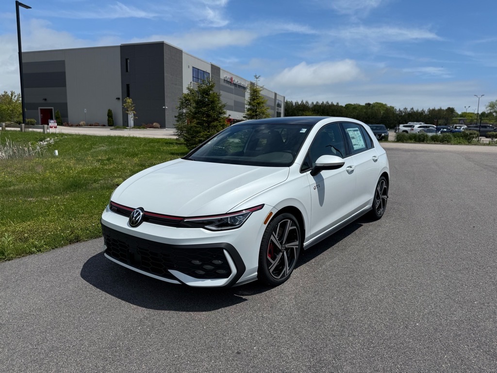 2025 Volkswagen Golf GTI SE photo 3
