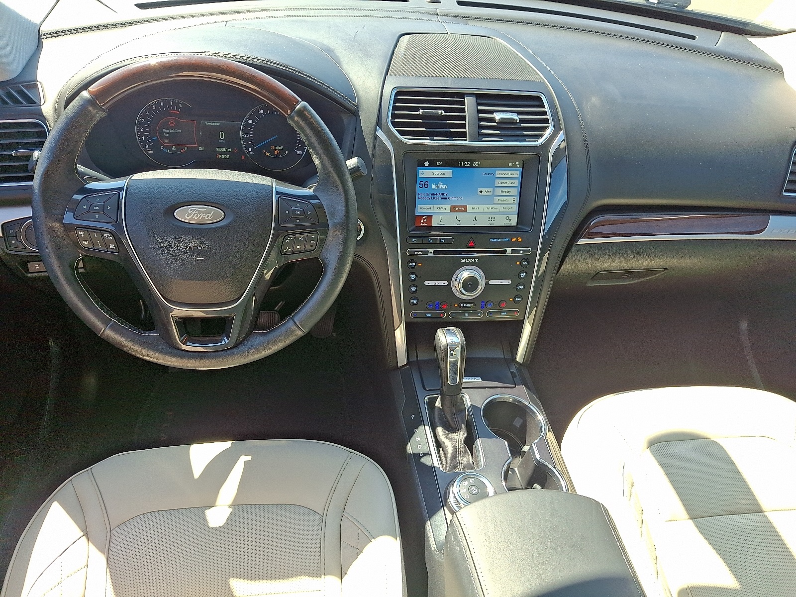 2018 Ford Explorer Platinum photo 11