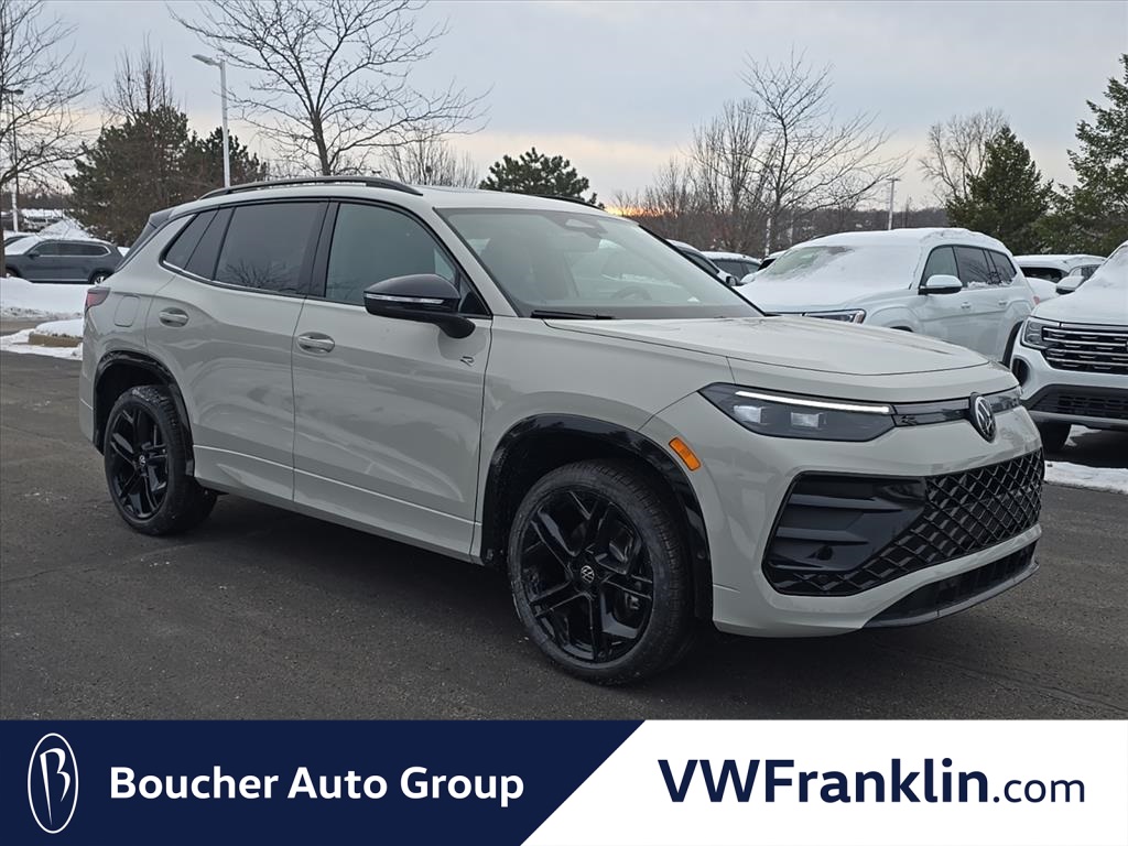 2026 Volkswagen Tiguan SE R-LINE BLACK's photo