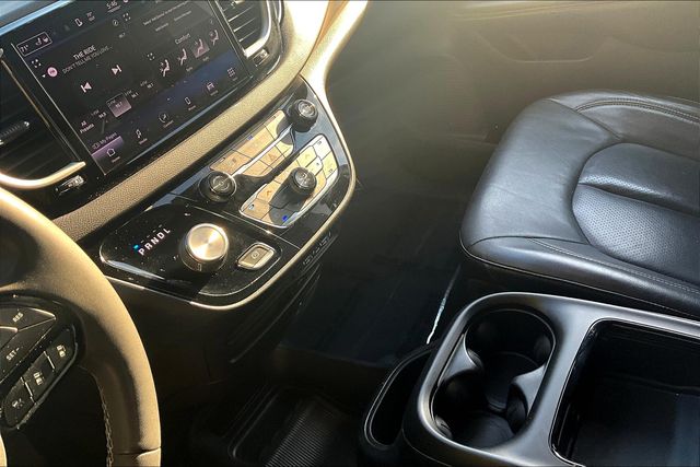 2022 Chrysler Pacifica Touring L photo 13
