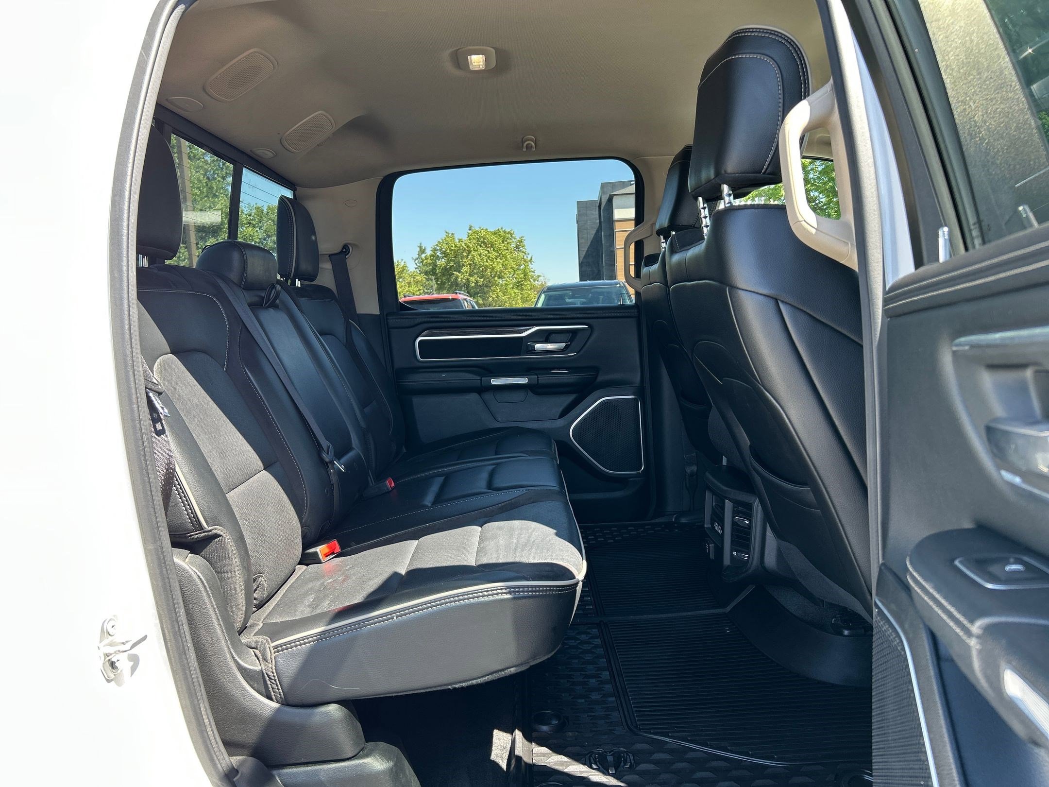 2020 Ram 1500 Laramie photo 28