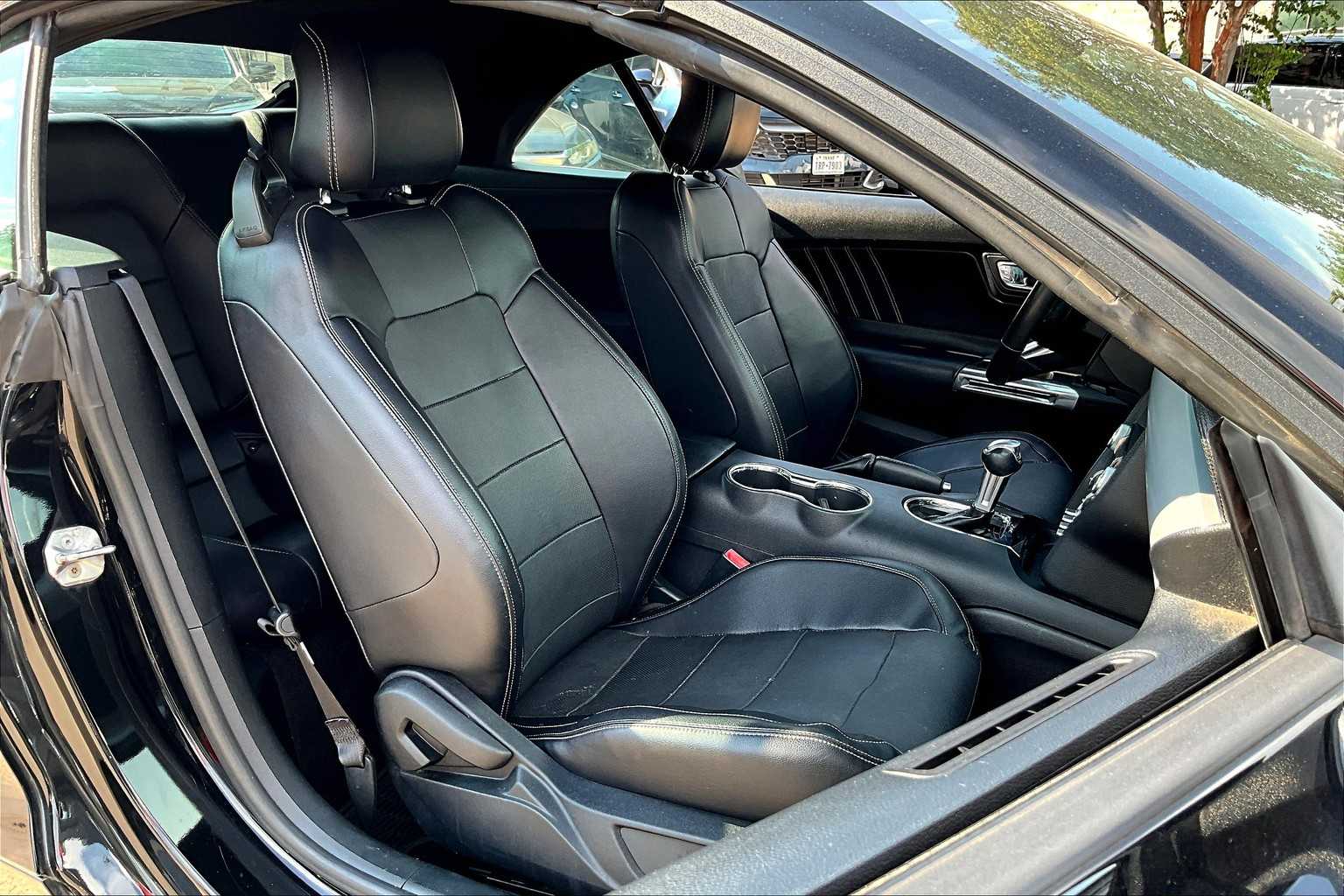 2016 Ford Mustang Convertible photo 7