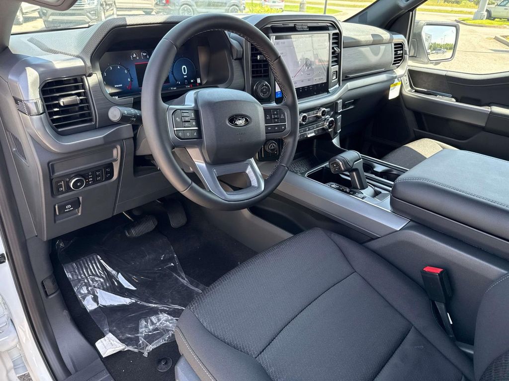 2025 Ford F-150 XLT photo 8