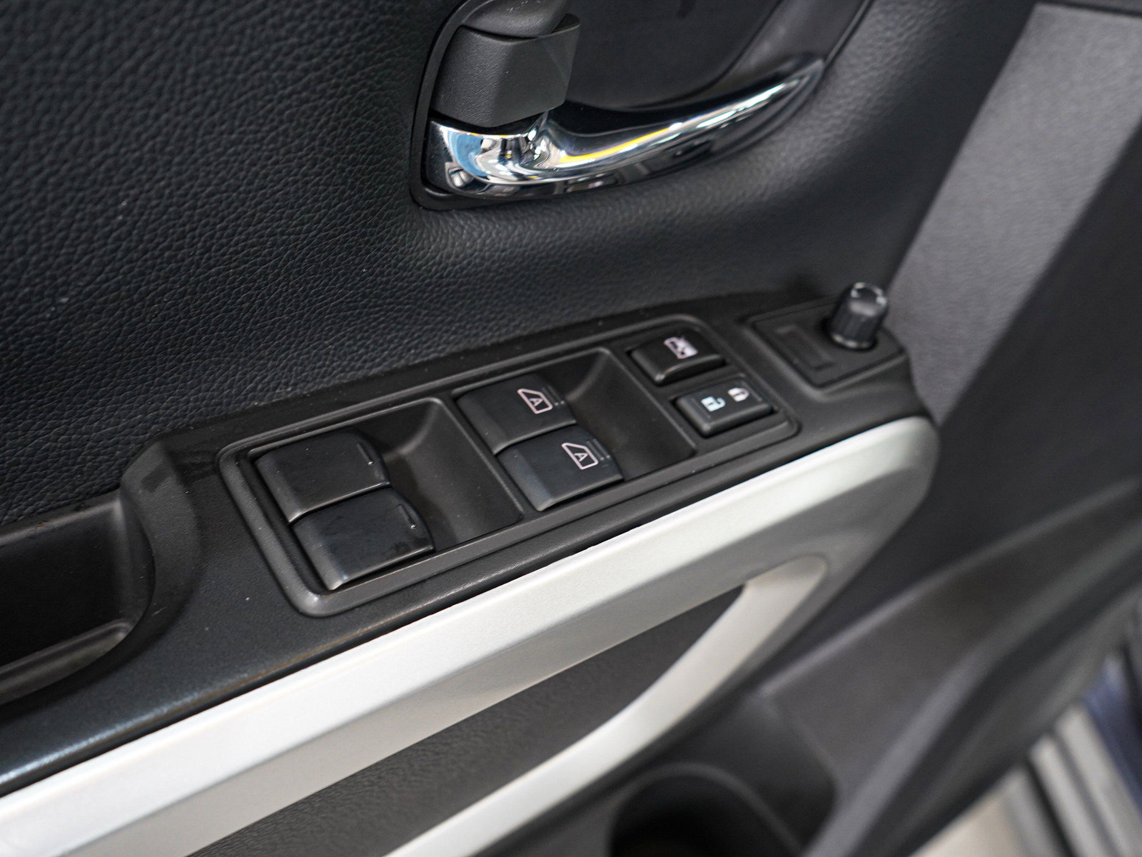 2024 Nissan Titan SV photo 22