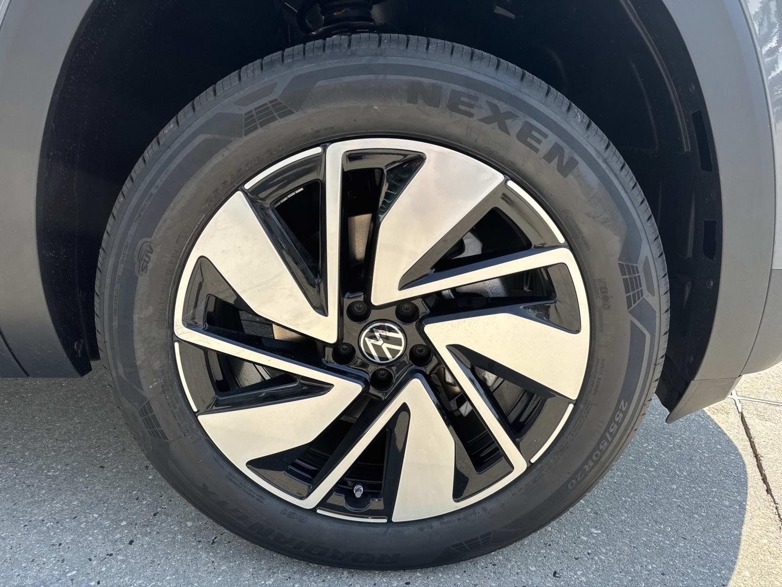 2026 Volkswagen Atlas SE Technology photo 2