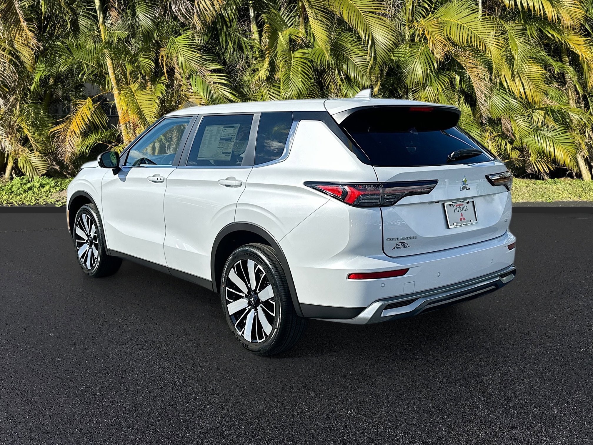 2025 Mitsubishi Outlander SE photo 3